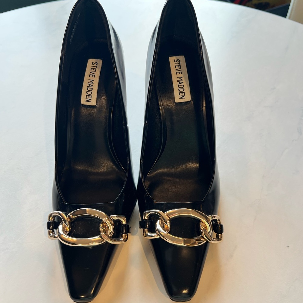 Steve Madden Black Patent Pointed-Toe Pumps with Gold Chain Accent